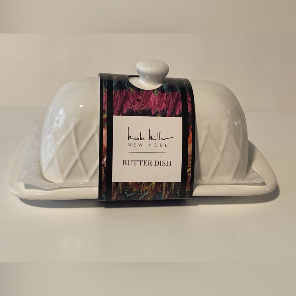 WHITE CERAMIC COVERED BUTTER DISH BY NICOLE MILLER BRAND NEW